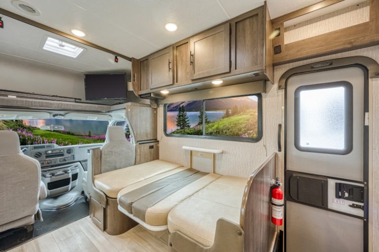 Class_C_(P)_Interior_dining_table_bed_open
